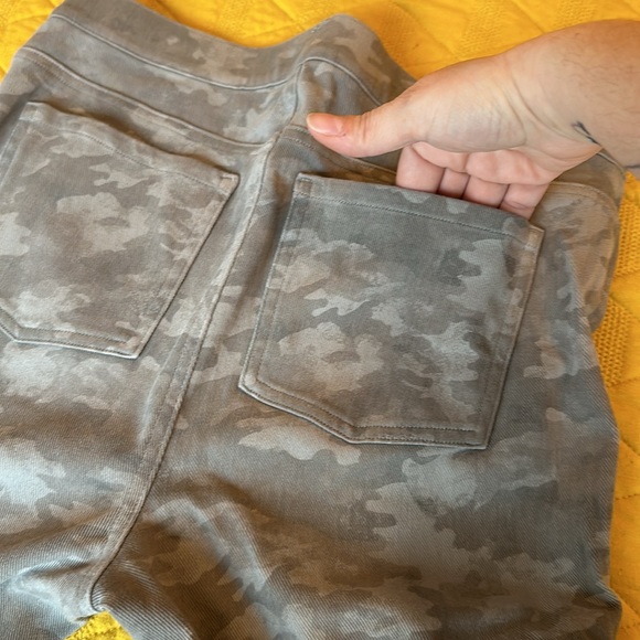 Spanx jegging green camo - Picture 4 of 5